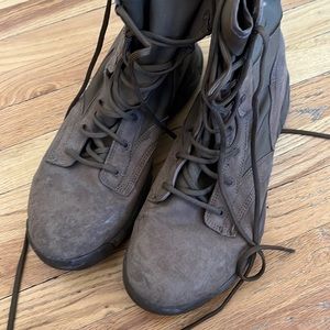 Men’s Nike tan suede boots/shoes size 13